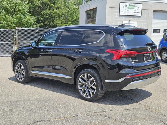 Photo of 2023 Black Hyundai SANTA FE
