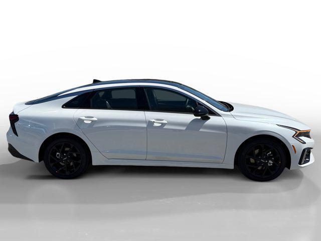 Photo of 2026 Snow White Pearl Kia K5