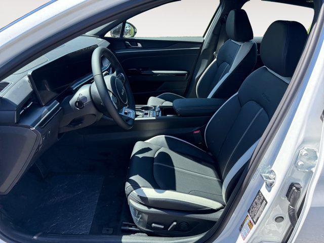 Photo of 2026 Snow White Pearl Kia K5