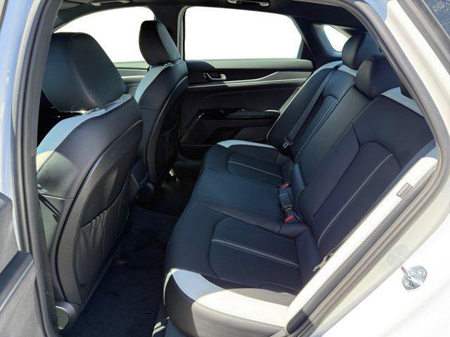 Photo of 2026 Snow White Pearl Kia K5