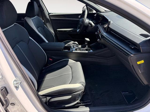 Photo of 2026 Snow White Pearl Kia K5