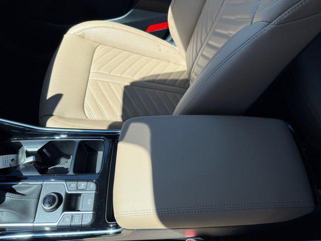 Photo of 2025 Glacial White Pearl Kia Sorento