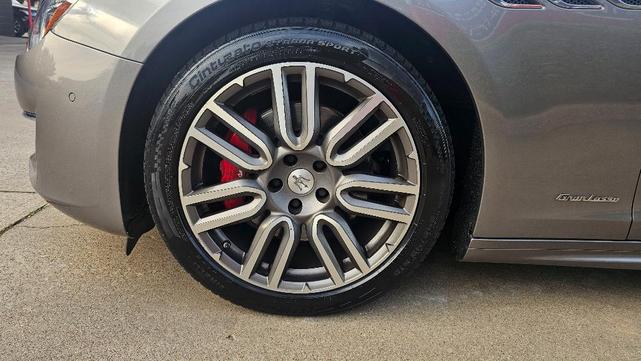 Photo of 2018 Gray Maserati Ghibli