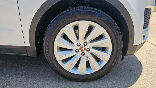Photo of 2018 Fuji White Jaguar E-PACE