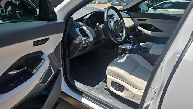 Photo of 2018 Fuji White Jaguar E-PACE