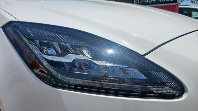 Photo of 2018 Fuji White Jaguar E-PACE