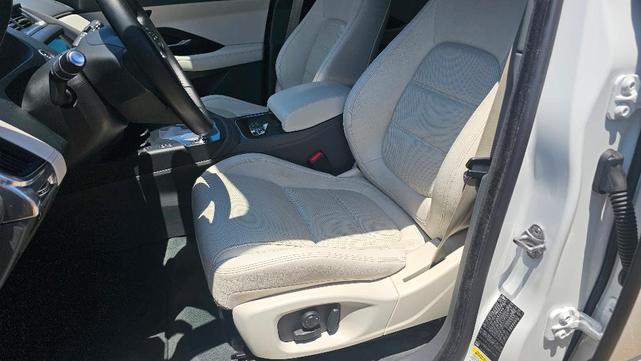 Photo of 2018 Fuji White Jaguar E-PACE