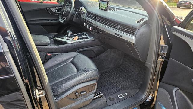 Photo of 2019 Night Black Audi Q7