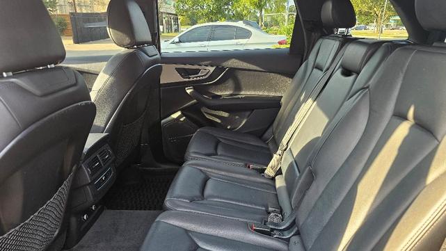 Photo of 2019 Night Black Audi Q7