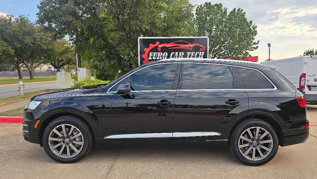 Photo of 2019 Night Black Audi Q7