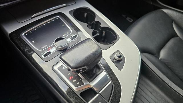 Photo of 2019 Night Black Audi Q7