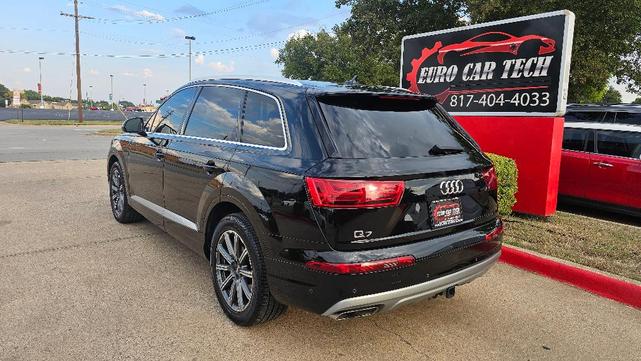 Photo of 2019 Night Black Audi Q7