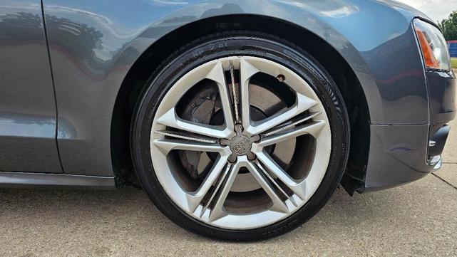 Photo of 2013 Gray Audi S8