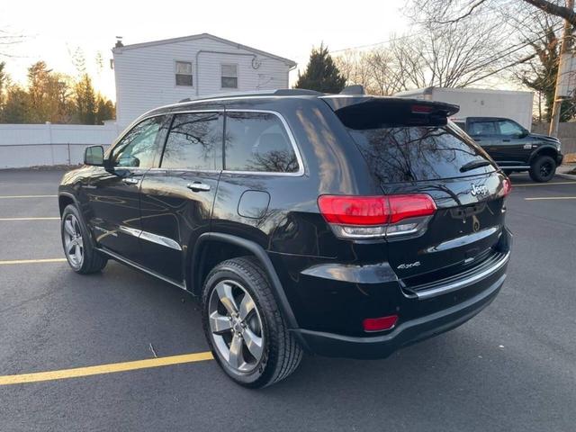 Photo of 2015 Brilliant Black Crystal Pearl Coat Jeep Grand Cherokee