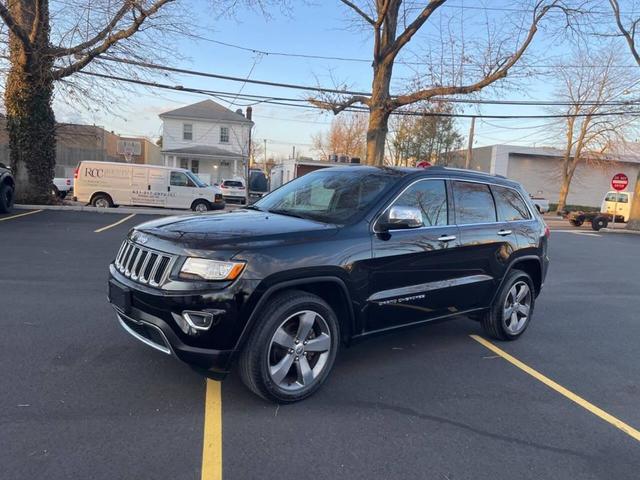 Photo of 2015 Brilliant Black Crystal Pearl Coat Jeep Grand Cherokee