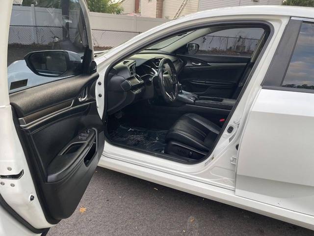 Photo of 2018 White Orchid Pearl Honda Civic