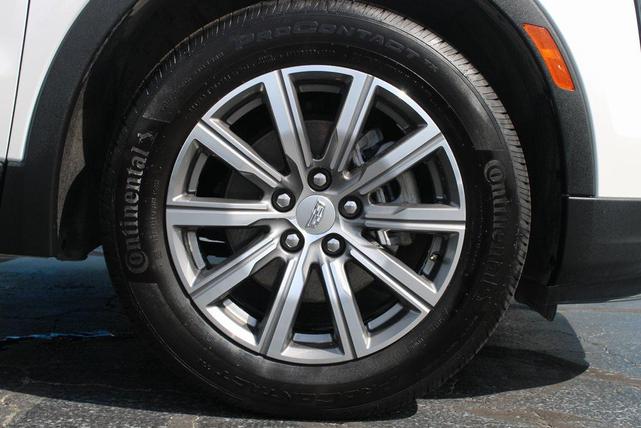 Photo of 2023 Crystal White Tricoat Cadillac XT4