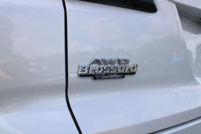 Photo of 2023 Crystal White Tricoat Cadillac XT4