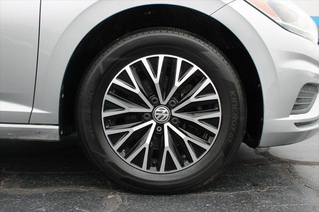 Photo of 2020 Black Uni Volkswagen Jetta