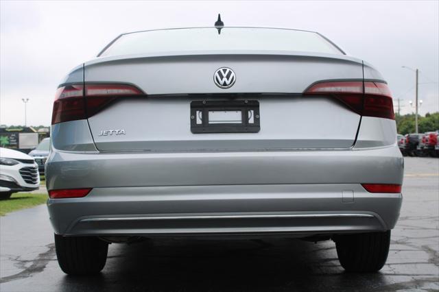 Photo of 2020 Black Uni Volkswagen Jetta
