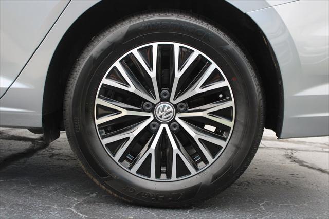 Photo of 2020 Black Uni Volkswagen Jetta