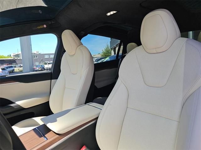 Photo of 2024 Gray Tesla Model X