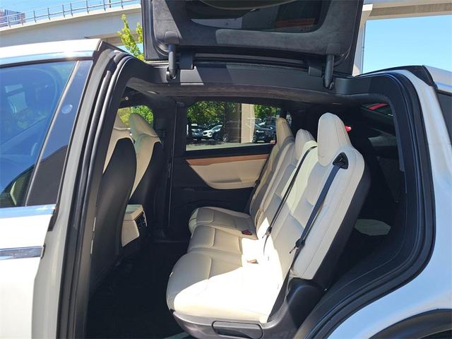 Photo of 2020 White Tesla Model X