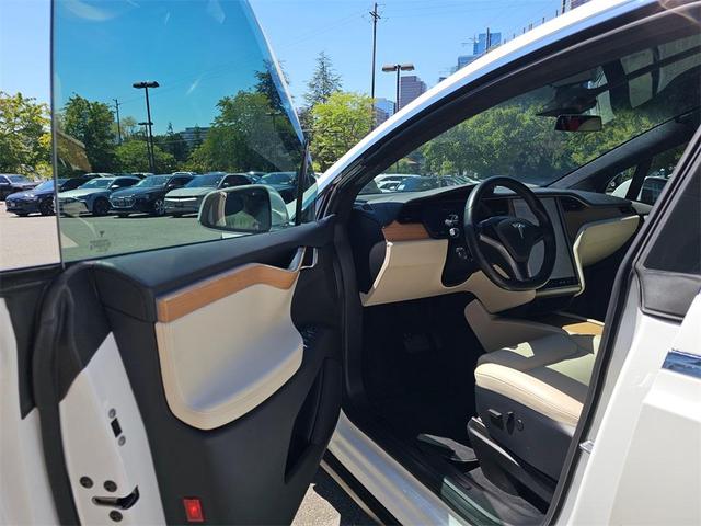 Photo of 2020 White Tesla Model X