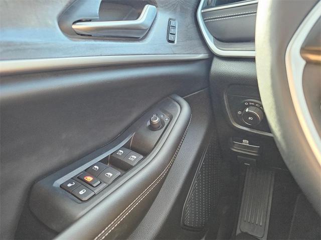Photo of 2024 Metallic Jeep Grand Cherokee L