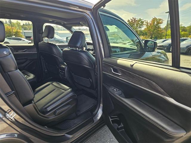 Photo of 2024 Metallic Jeep Grand Cherokee L