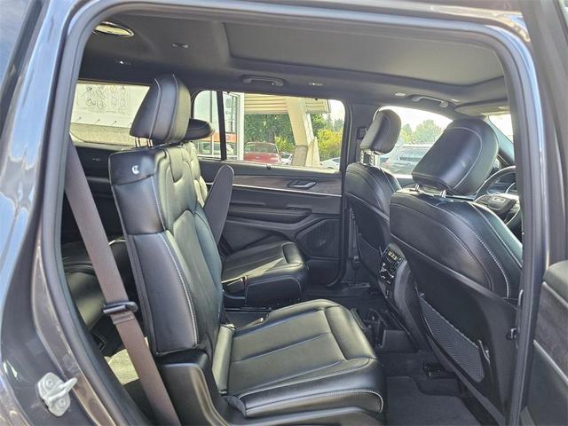 Photo of 2024 Metallic Jeep Grand Cherokee L