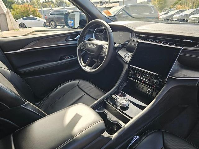 Photo of 2024 Metallic Jeep Grand Cherokee L