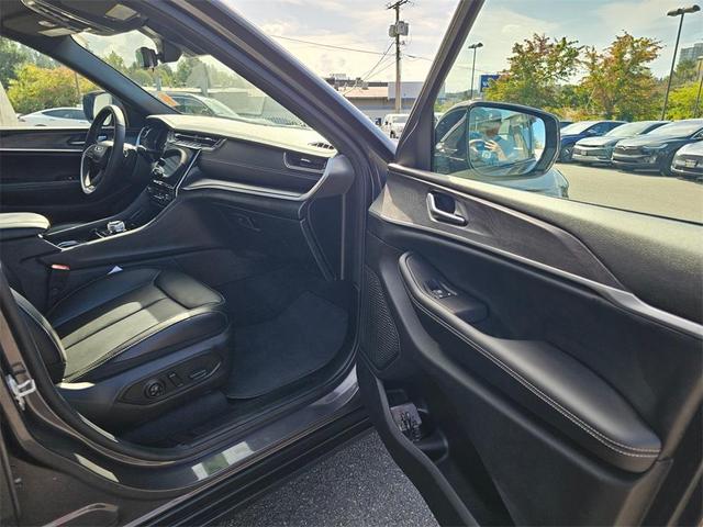 Photo of 2024 Metallic Jeep Grand Cherokee L