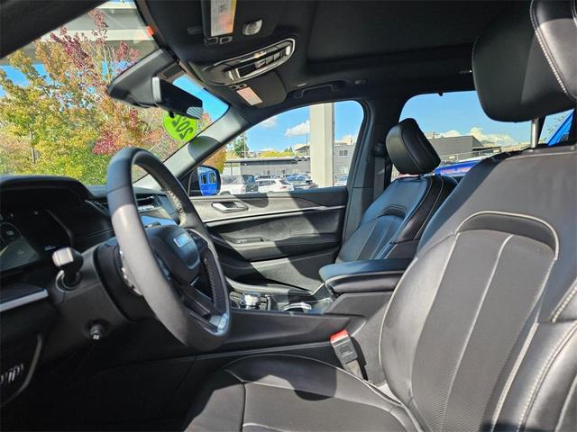 Photo of 2024 Metallic Jeep Grand Cherokee L
