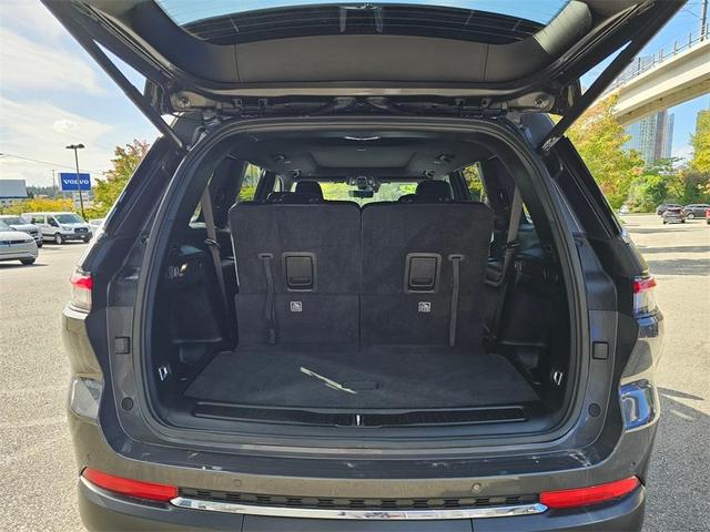 Photo of 2024 Metallic Jeep Grand Cherokee L