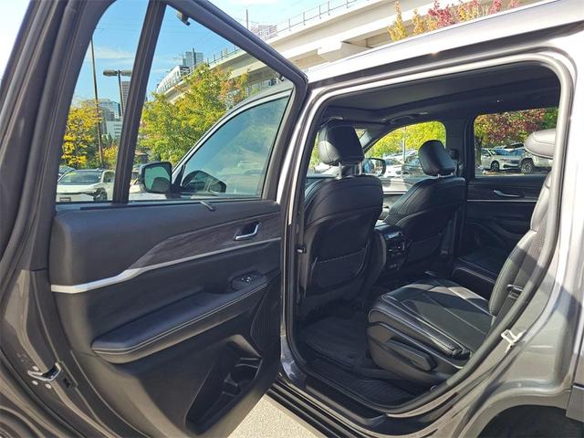 Photo of 2024 Metallic Jeep Grand Cherokee L