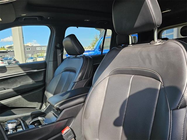 Photo of 2024 Metallic Jeep Grand Cherokee L