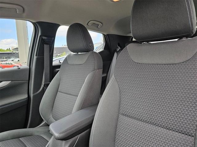 Photo of 2022 Summit White Chevrolet Bolt EUV