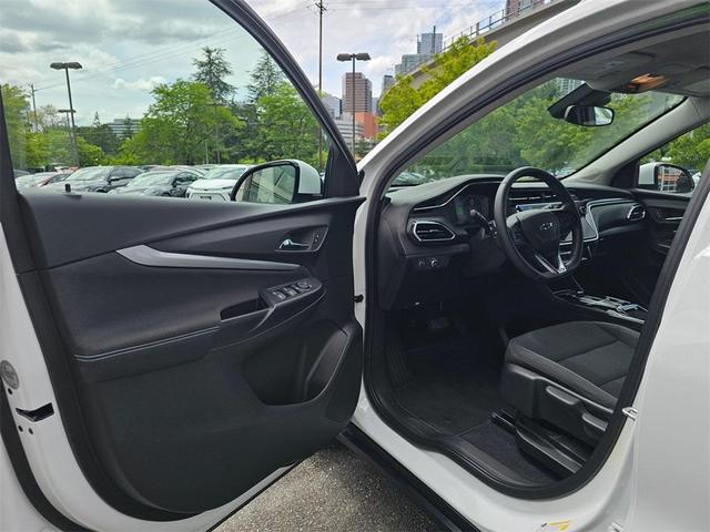 Photo of 2022 Summit White Chevrolet Bolt EUV