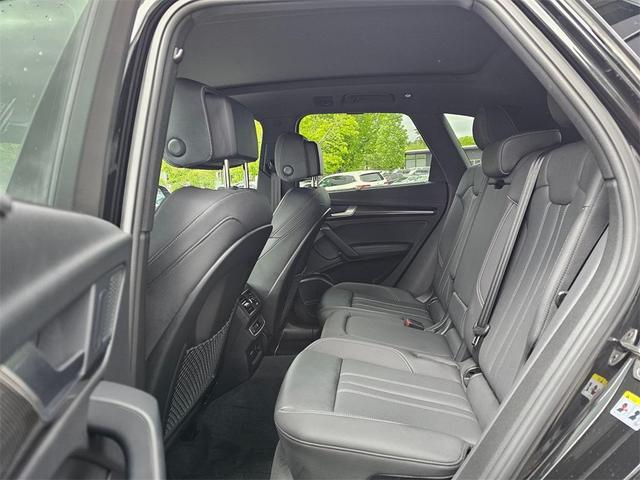 Photo of 2023 Mythos Black Metallic Audi SQ5