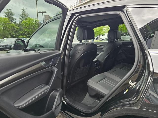 Photo of 2023 Mythos Black Metallic Audi SQ5