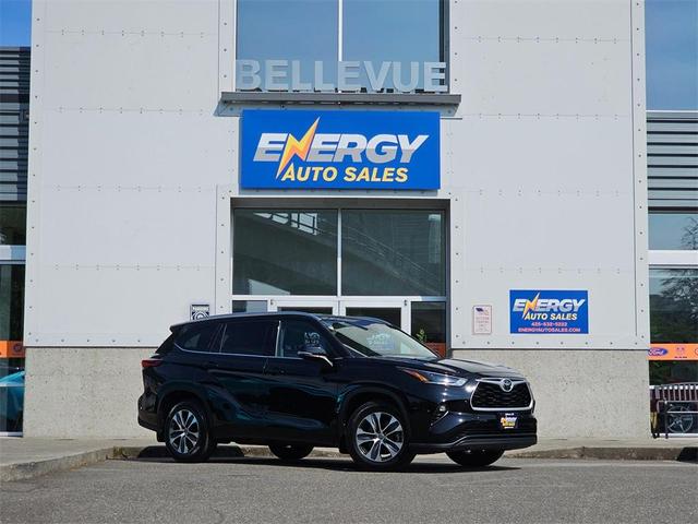 Photo of 2021 Midnight Black Toyota Highlander