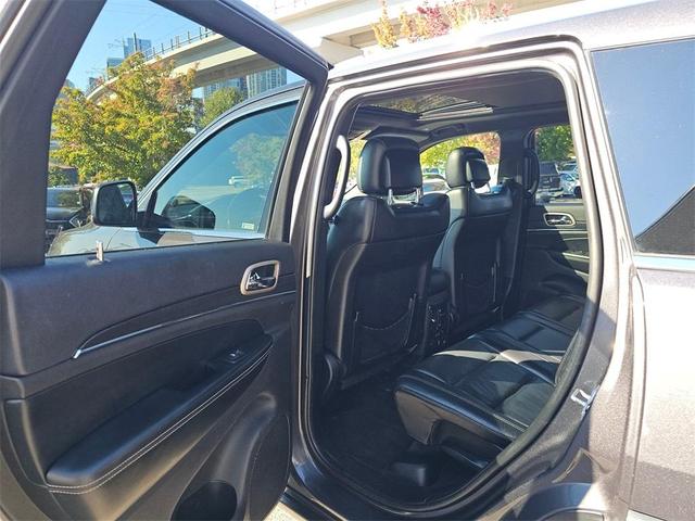 Photo of 2017 Granite Crystal Clearcoat Metallic Jeep Grand Cherokee