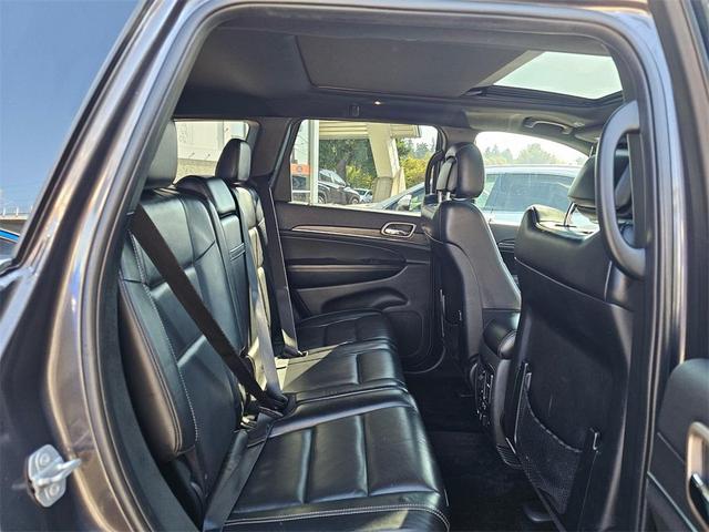 Photo of 2017 Granite Crystal Clearcoat Metallic Jeep Grand Cherokee