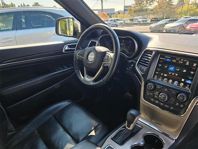 Photo of 2017 Granite Crystal Clearcoat Metallic Jeep Grand Cherokee