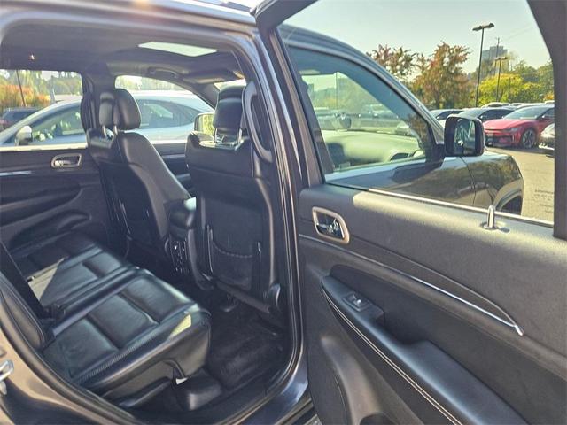 Photo of 2017 Granite Crystal Clearcoat Metallic Jeep Grand Cherokee
