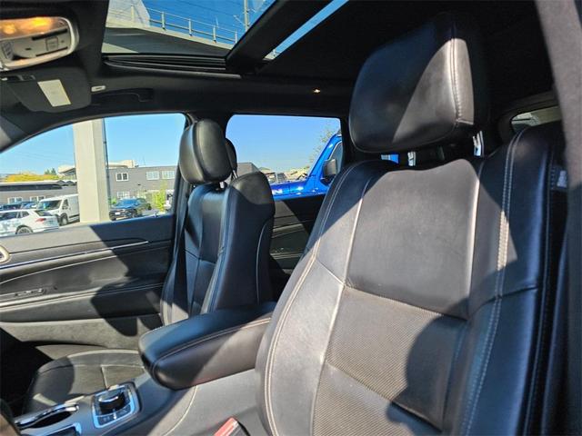 Photo of 2017 Granite Crystal Clearcoat Metallic Jeep Grand Cherokee