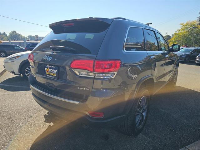 Photo of 2017 Granite Crystal Clearcoat Metallic Jeep Grand Cherokee