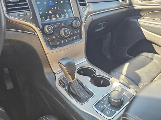 Photo of 2017 Granite Crystal Clearcoat Metallic Jeep Grand Cherokee