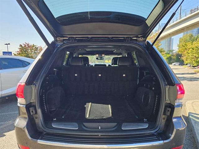 Photo of 2017 Granite Crystal Clearcoat Metallic Jeep Grand Cherokee